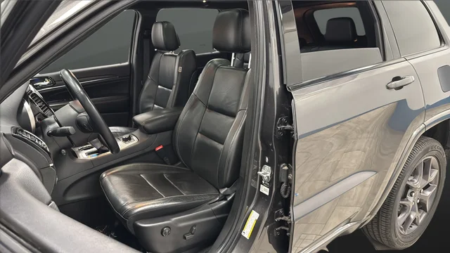 Used 2021 Crystal Metallic Jeep Limited image 9