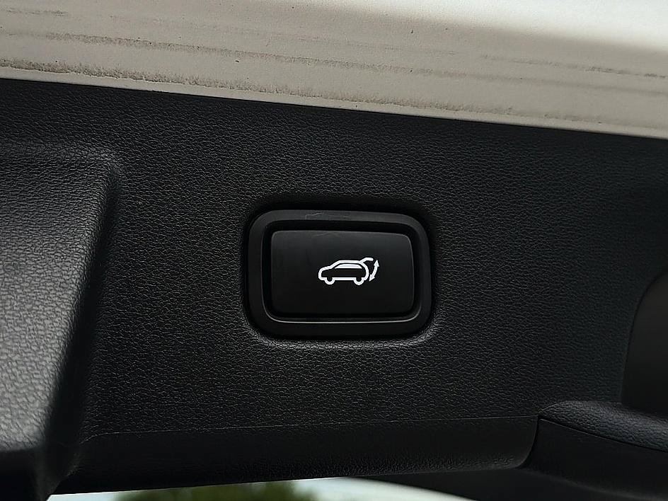 Used 2023 Serenity White Pearl Hyundai SEL image 29