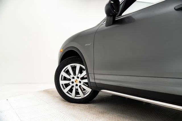 Used 2014  Porsche Diesel Platinum Edition image 51