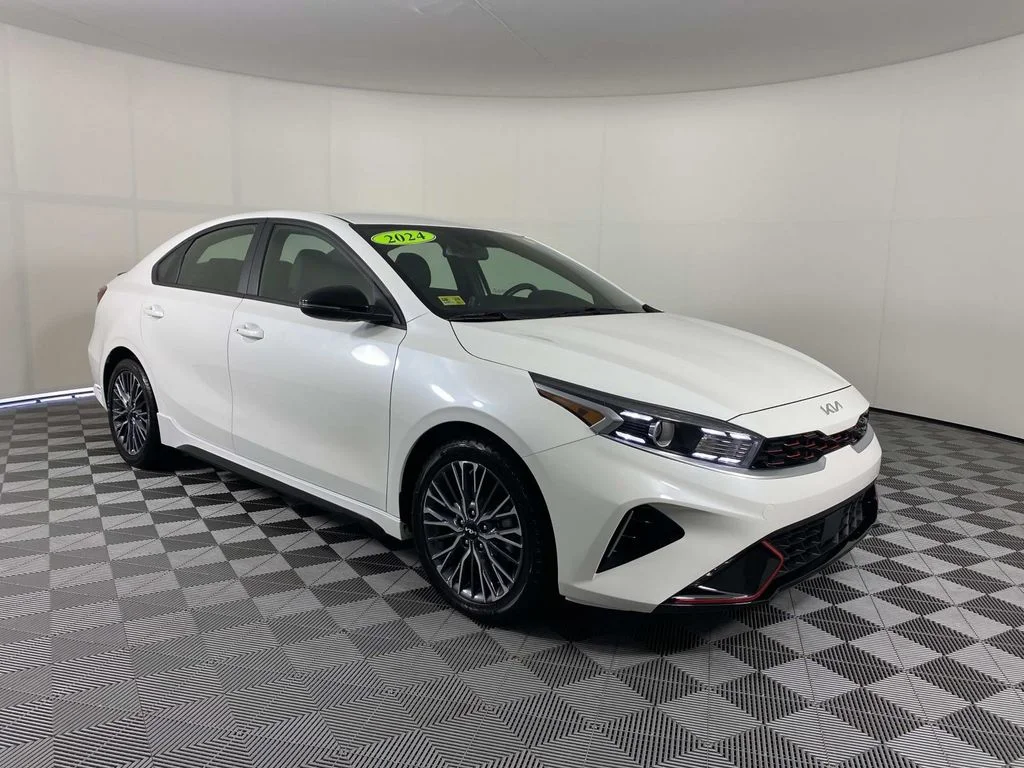 Used 2024 White Kia GT-Line image 1