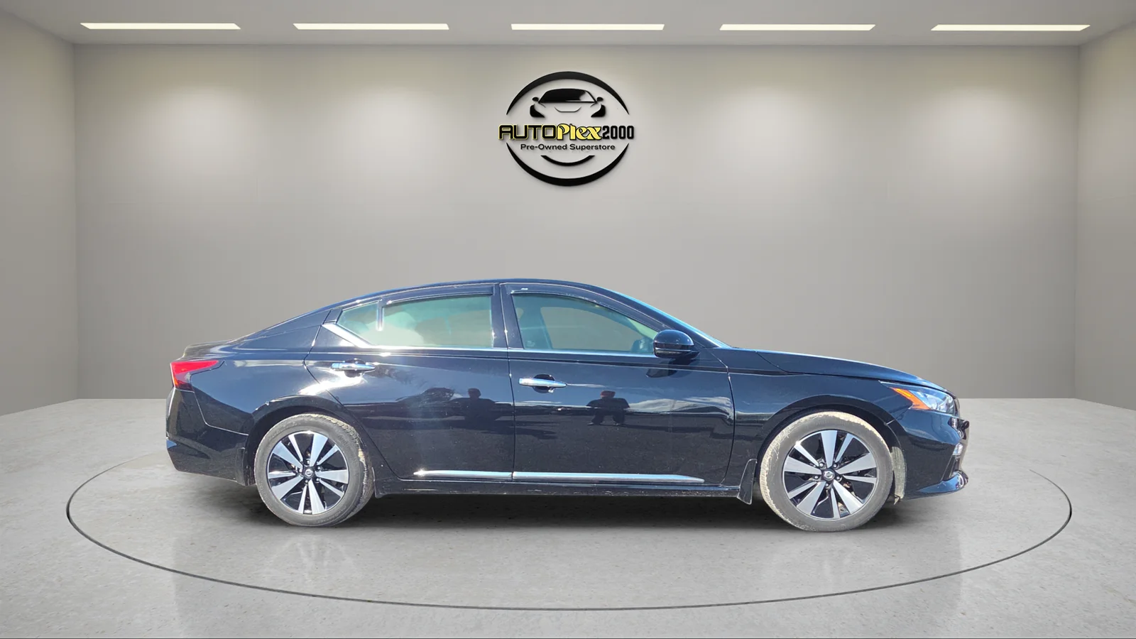Used 2021 Black Nissan 2.5 SL image 8