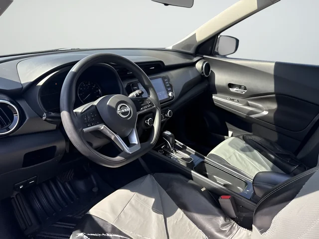 Used 2023 Gray Nissan SV image 9