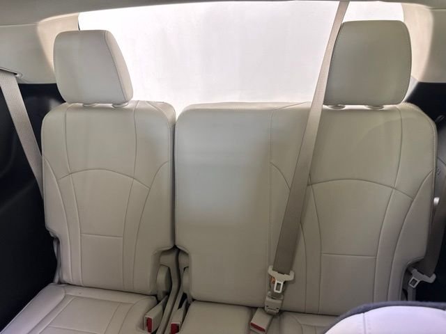Used 2023 White Buick Essence image 31