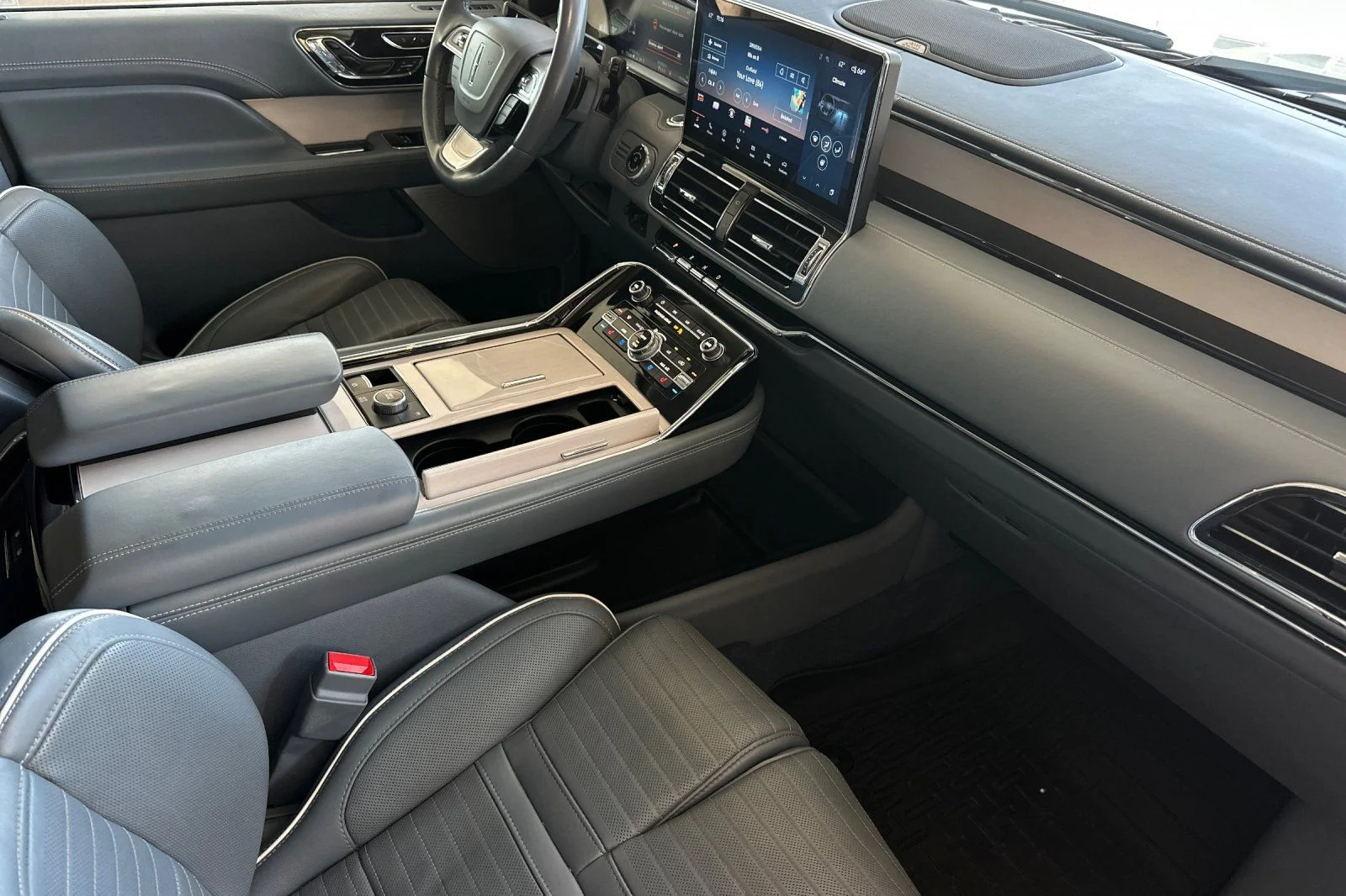Used 2023 White Lincoln Black Label image 16