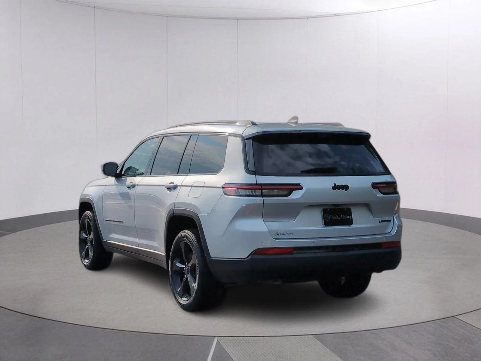 Used 2025 Silver Zynith Jeep Limited image 3