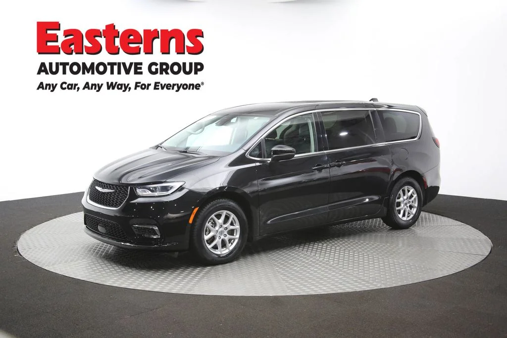 Used 2023 Black Chrysler Touring L image 58