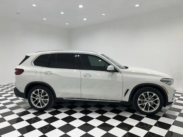 Certified Used 2021 White BMW xDrive40i image 6