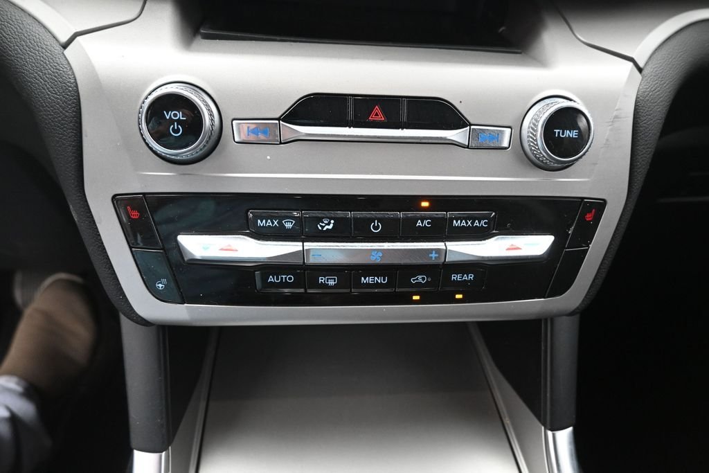 Used 2023 White Ford XLT image 9