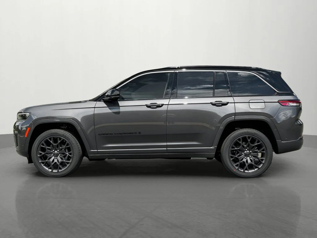 New 2026 Baltic Gray Metallic Clearcoat Jeep Summit image 3