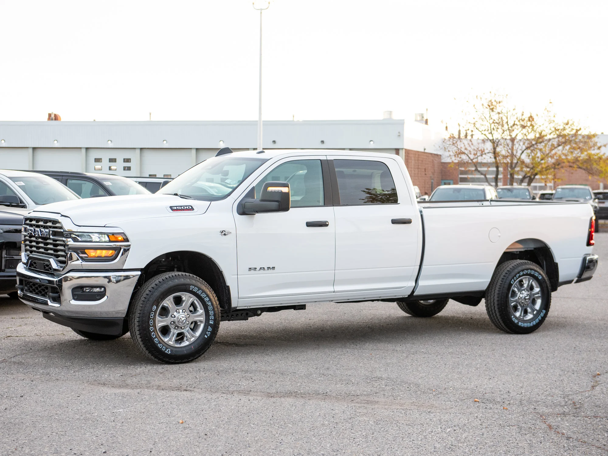 New 2027 White RAM Big Horn* Crew Cab 4x4, 8