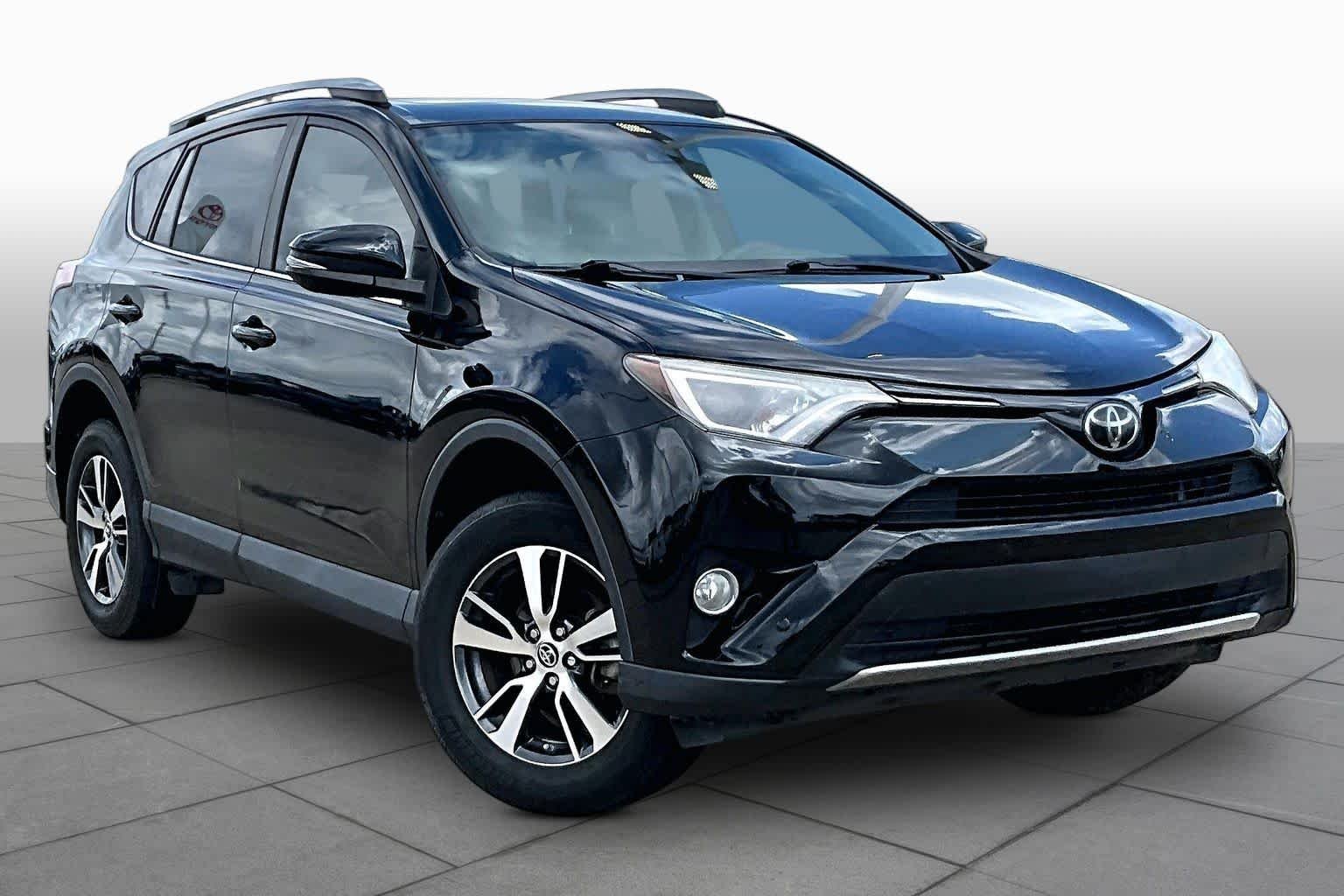 Used 2018 Black Toyota XLE image 3