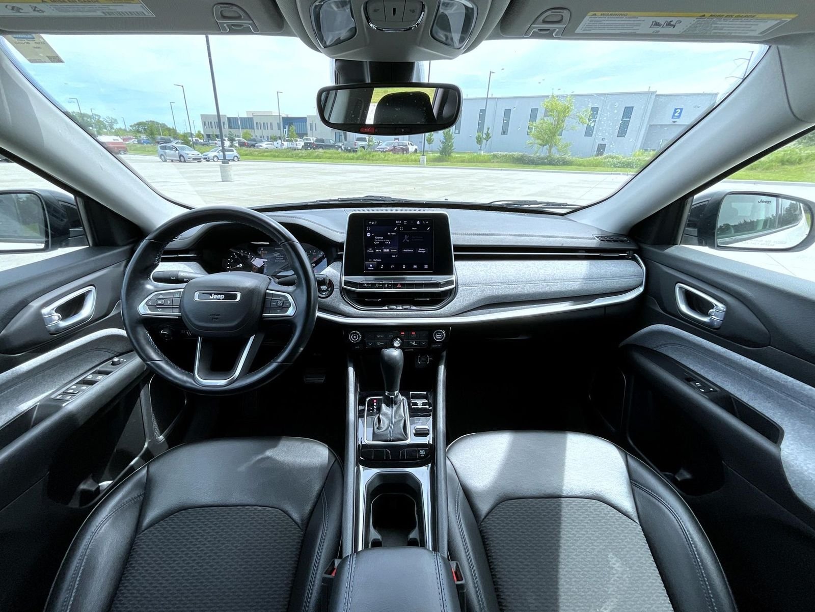 Used 2022 White Jeep Latitude image 15