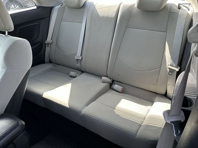 Used 2012 White Kia EX image 24