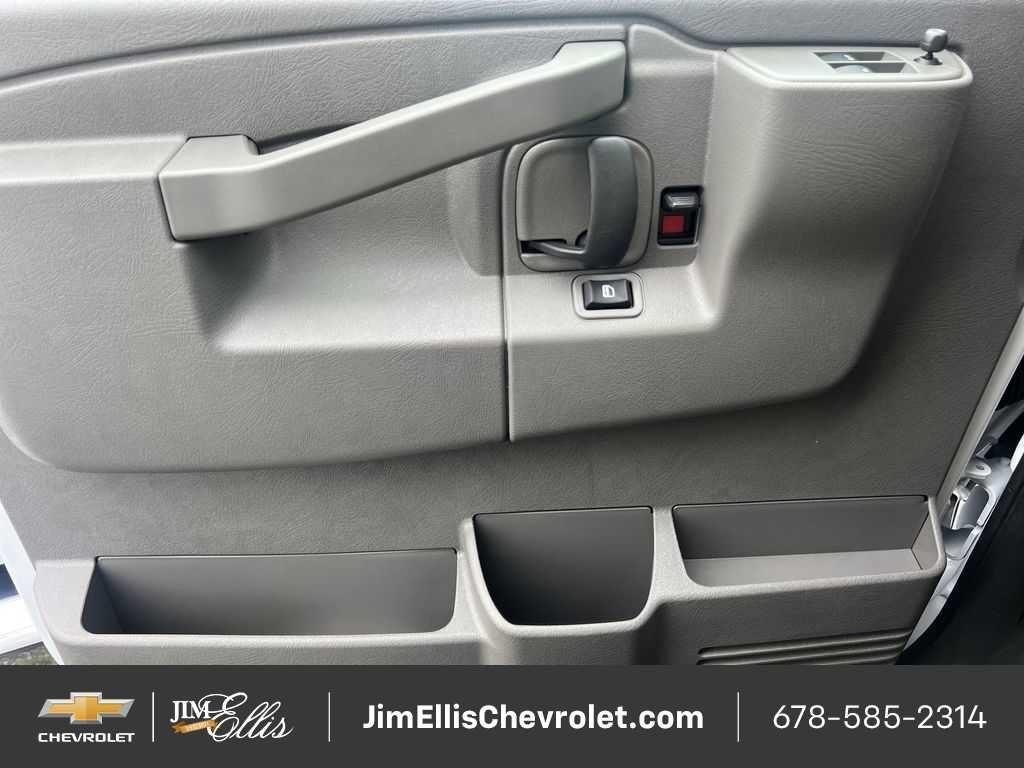 2025 Chevrolet Express Cargo Work Van - Photo 12