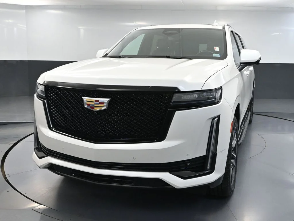 Used 2021 White Cadillac Sport image 13
