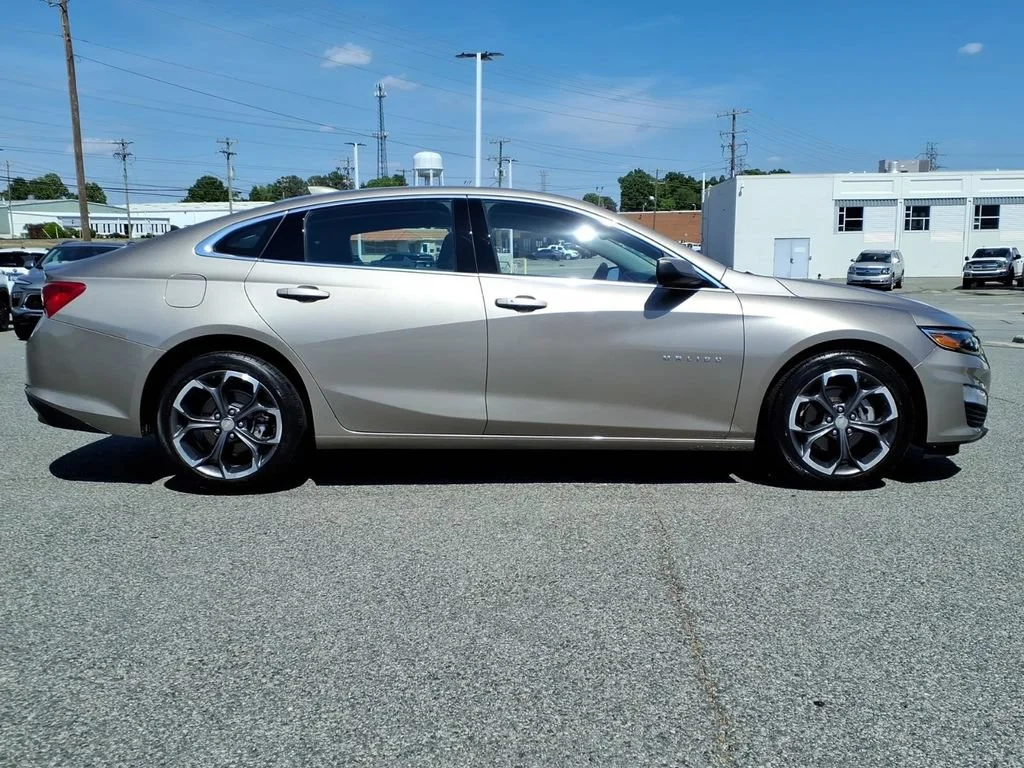 Used 2024 Mineral Gray Metallic Chevrolet 1LT image 27