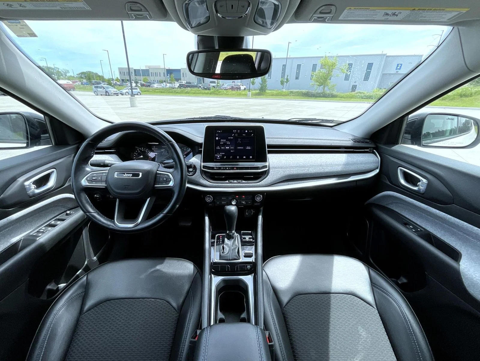 Used 2022 White Jeep Latitude image 15