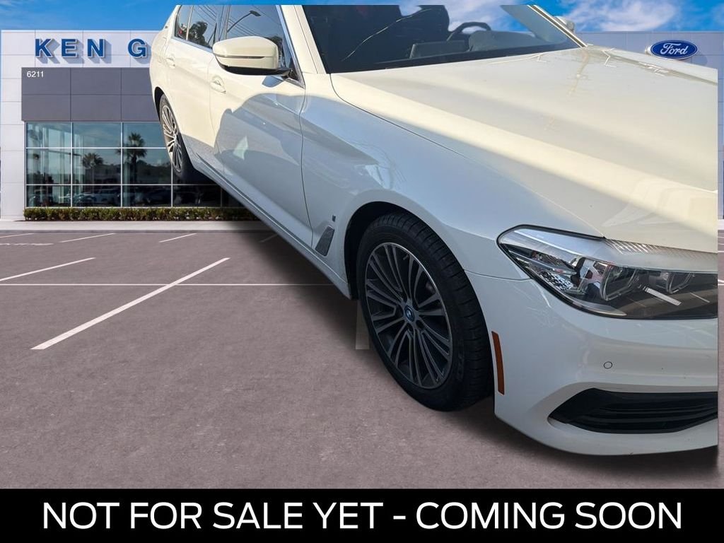 2019 BMW 5 Series 530e iPerformance Sedan's photo