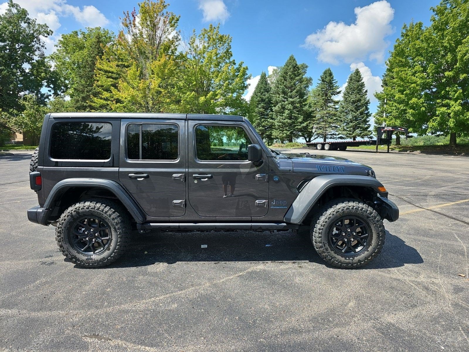 Used 2025 Granite Crystal Metallic Clearcoat Jeep Willys image 6