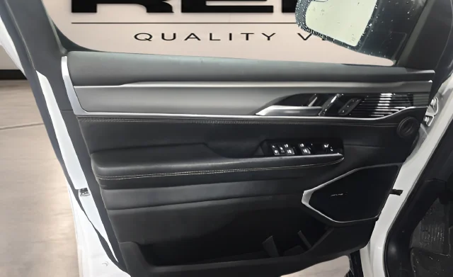 Used 2024 White Jeep Series II image 9