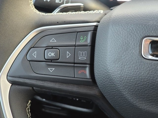 New 2026 Diamond Black Crystal Pearl-Coat Exterior Paint Jeep Laredo image 18