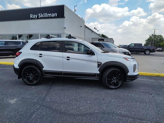 New 2025 White Mitsubishi 2.0 SE image 8