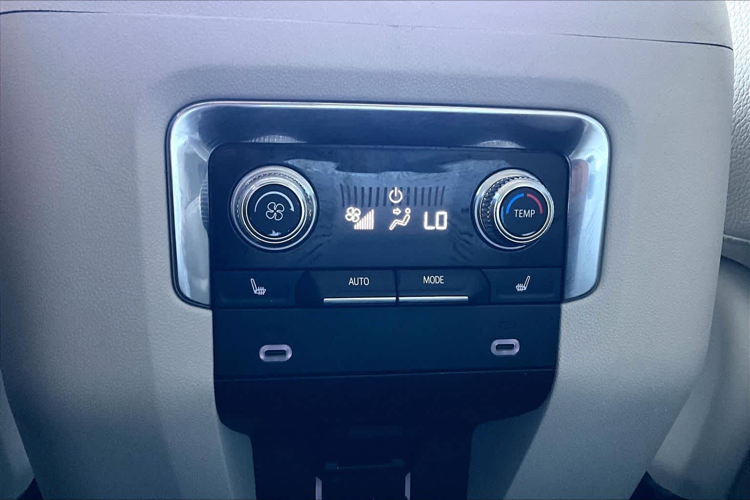 Used 2021 Summit White GMC Denali image 31