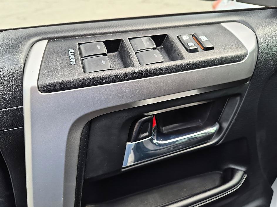 Used 2016 CLASSIC SILVER METALLIC Toyota Limited image 13