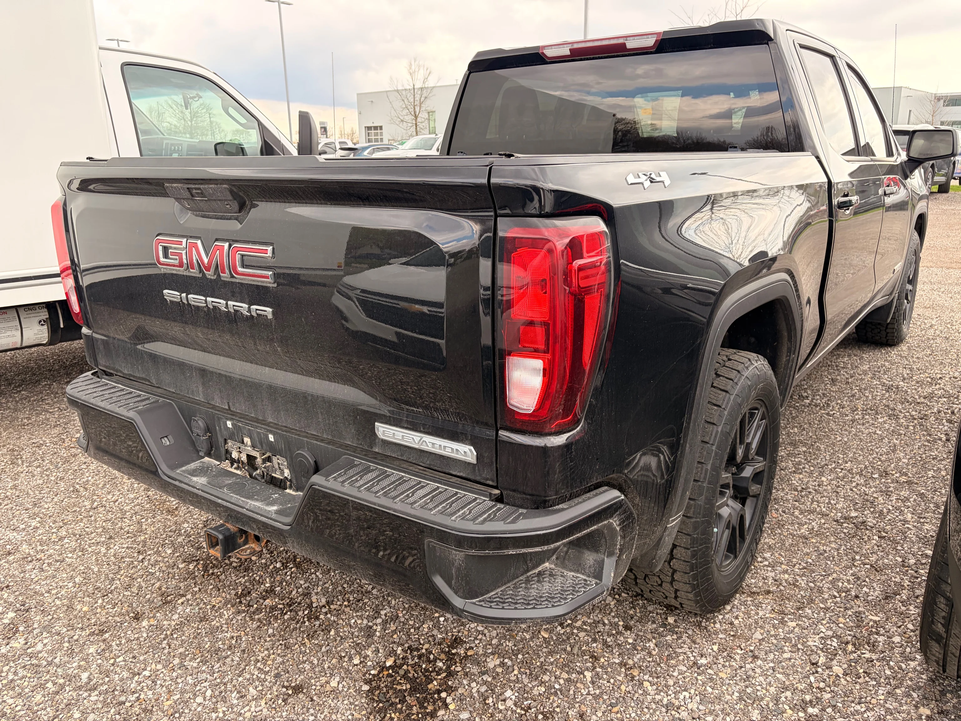 Used 2021  GMC Elevation image 3