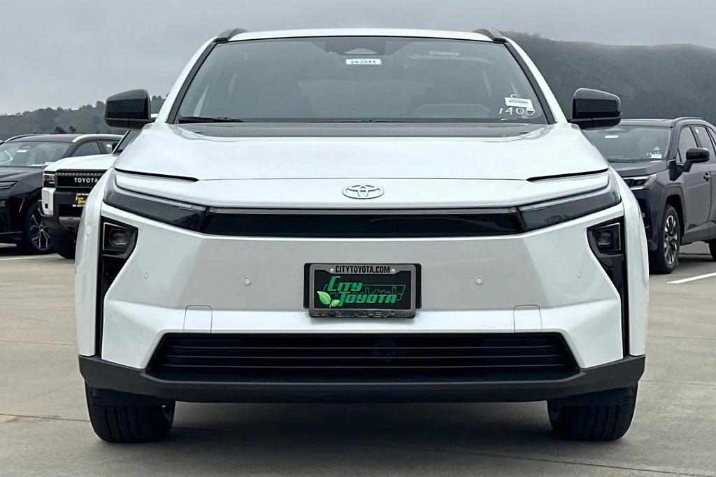 New 2026 Wind Chill Pearl <sup>1</sup> Toyota  XLE image 9
