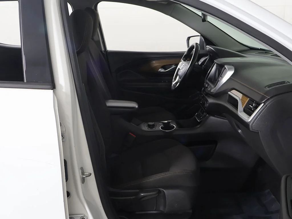 Used 2020 White GMC SLE image 18
