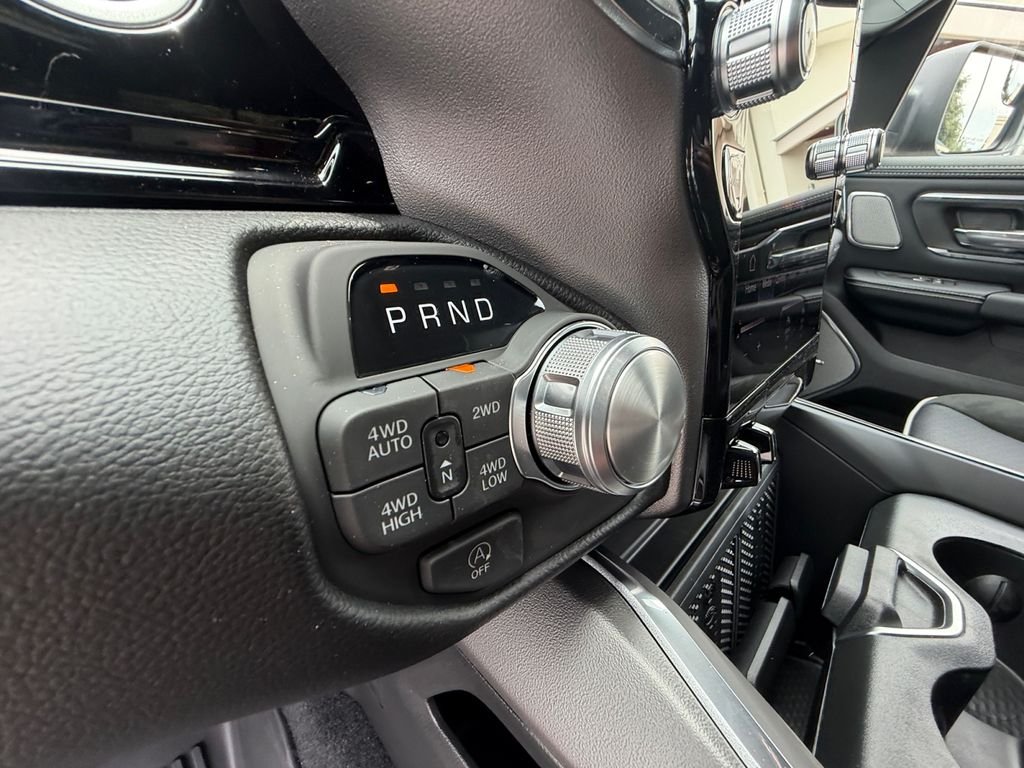 New 2026 Diamond Black Crystal Pearl-Coat Exterior Paint RAM Laramie image 23