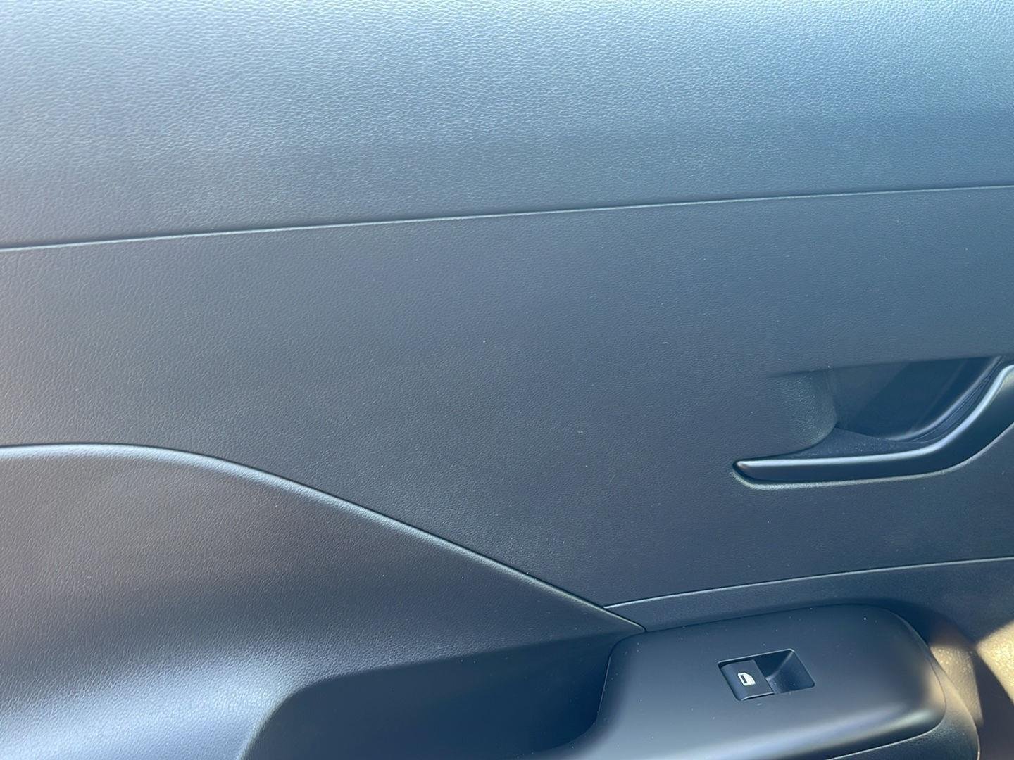 2025 Hyundai Kona SE - Photo 15
