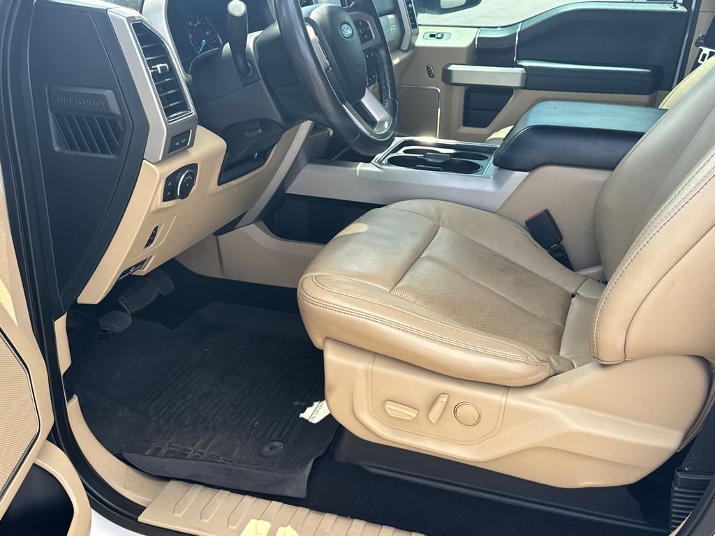 Used 2020 White Ford Lariat image 9