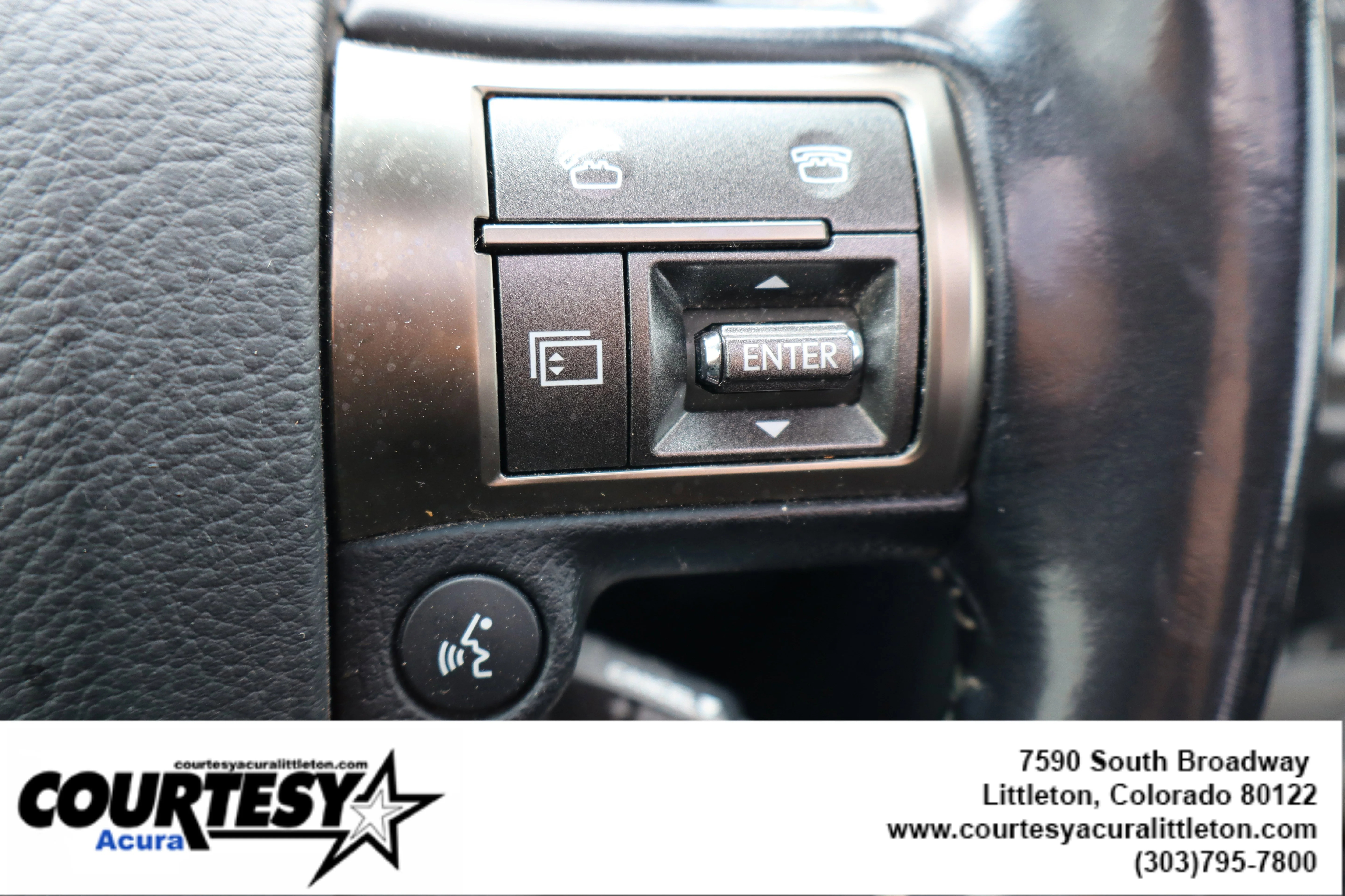 Used 2016  Lexus  image 12