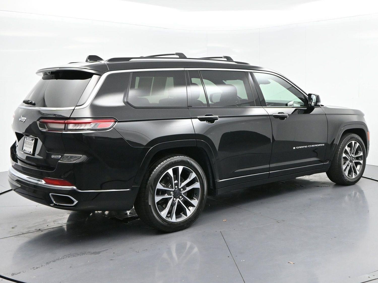 Used 2023 Diamond Black Crystal Pearlcoat Jeep Overland image 7
