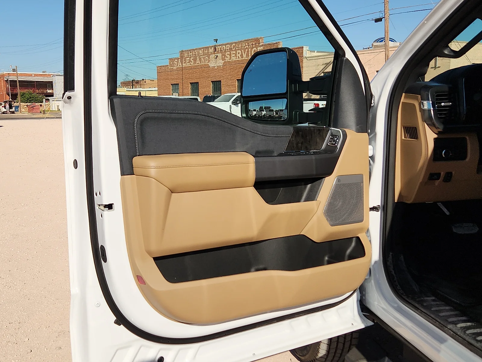 New 2026 Oxford White Ford Lariat image 14