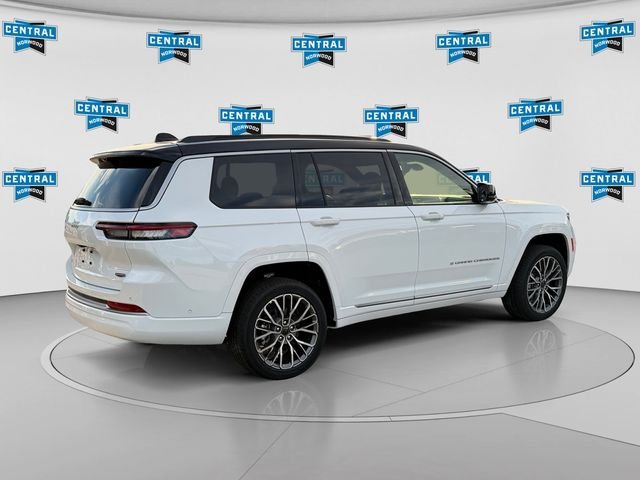 New 2027 Bright White Clear-Coat Paint Jeep Summit image 5