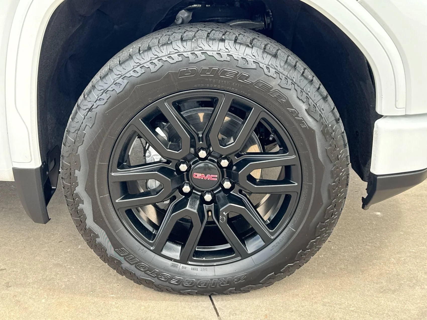 Used 2025 Summit White GMC Elevation image 10