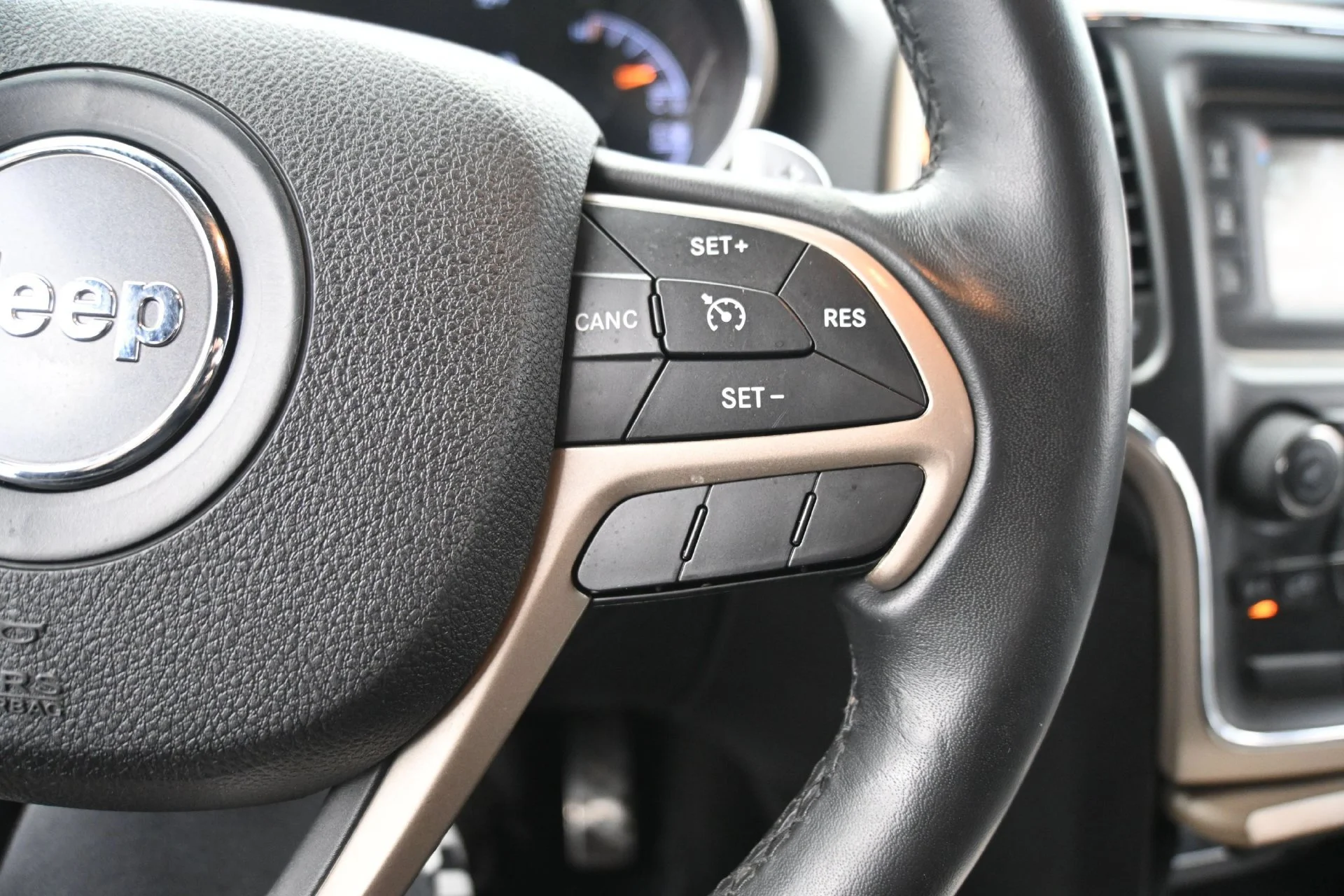 Used 2015 Bright White Clearcoat Jeep Laredo image 23