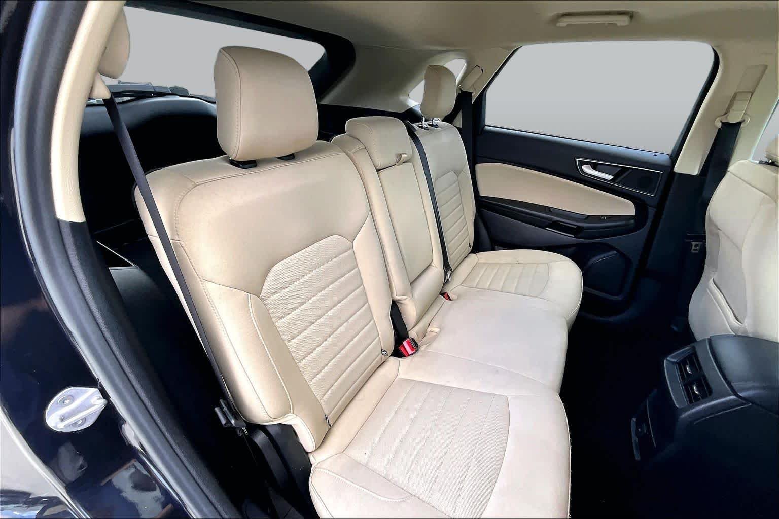 Used 2020 Agate Black Ford SE image 19