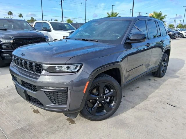 New 2026 Baltic Gray Metallic Clear-Coat Exterior Paint Jeep Limited image 3