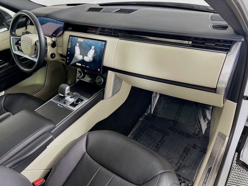 Used 2022 Fuji White Land Rover SE image 32