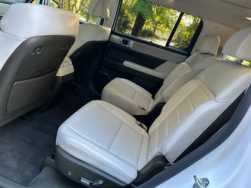 Used 2024 White Hyundai Calligraphy image 28