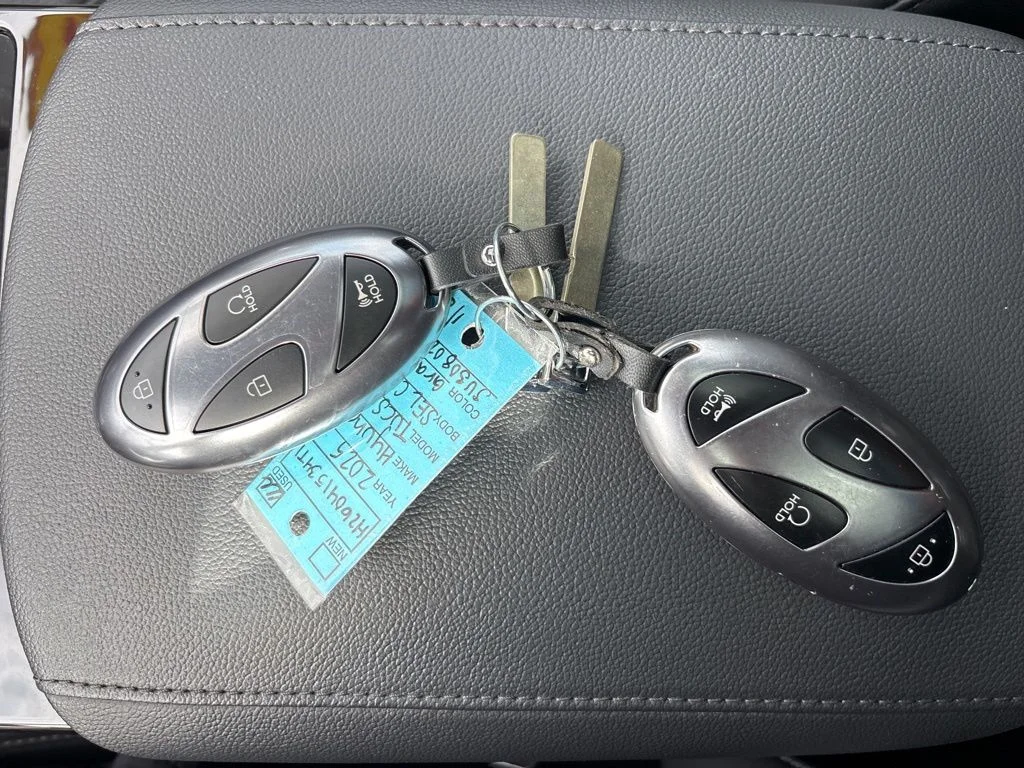 Used 2025 Gray Hyundai SEL Convenience image 34