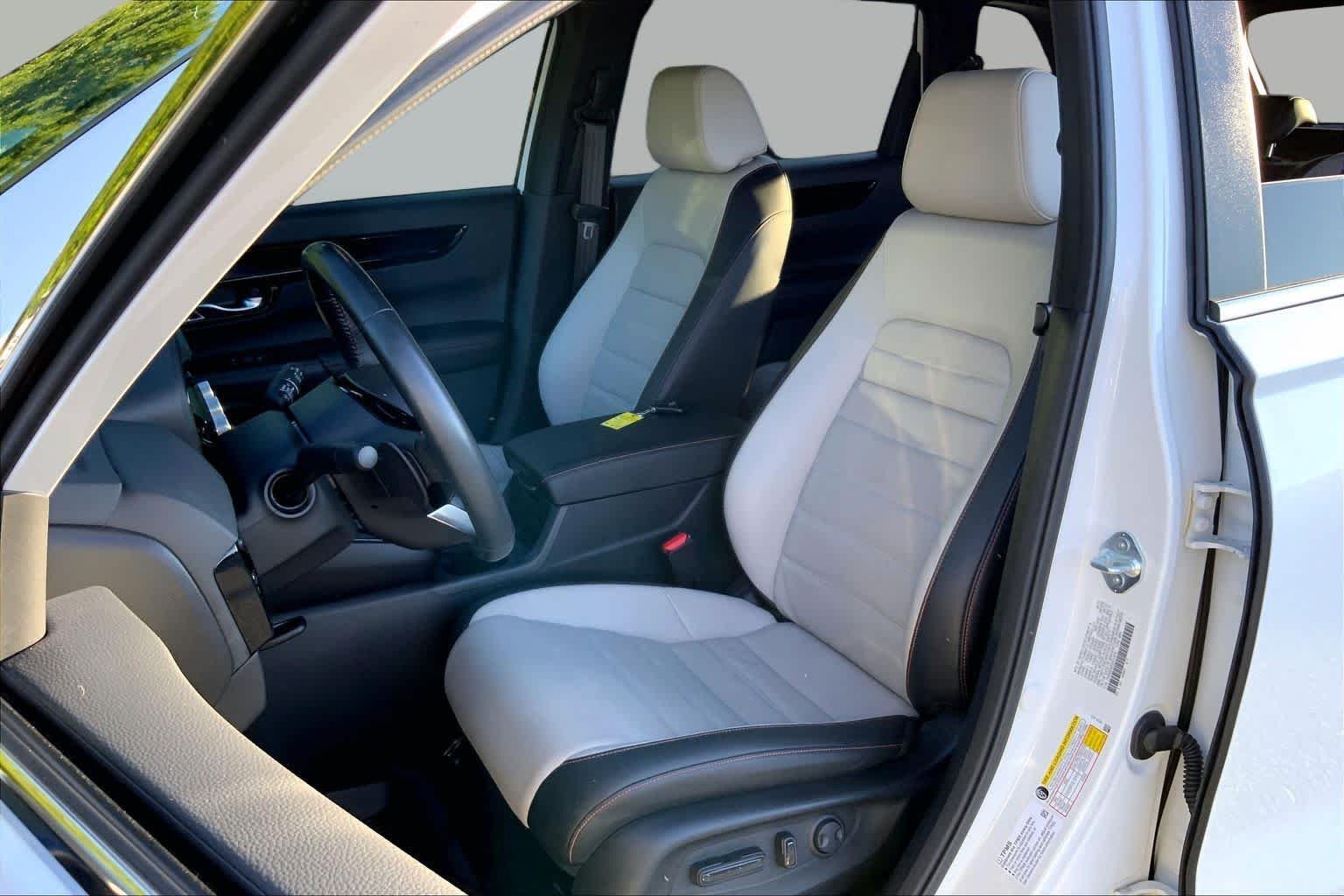 Used 2025 Platinum White Pearl Honda Sport Touring image 7