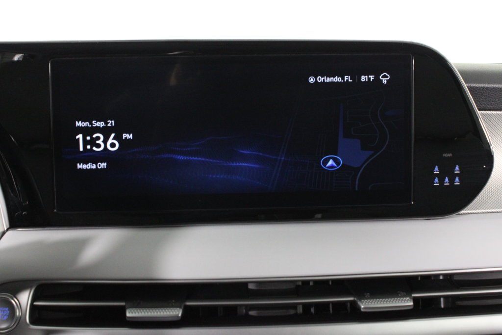 Certified Used 2025 Silver Hyundai SEL image 9