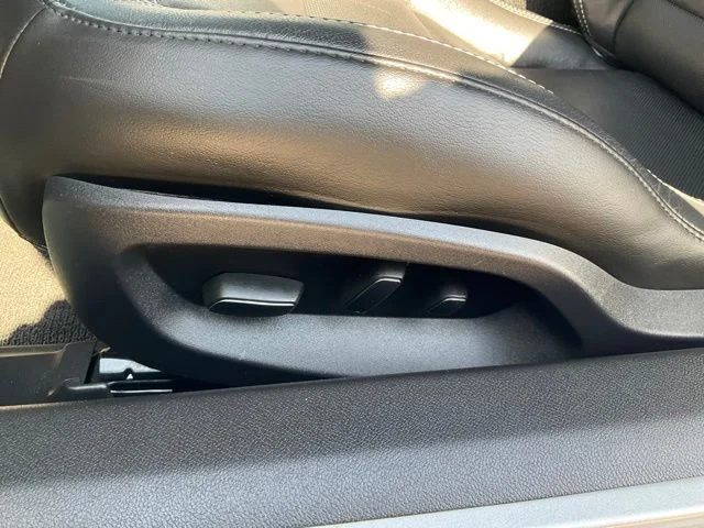 Used 2017 Silver Chevrolet Stingray image 7