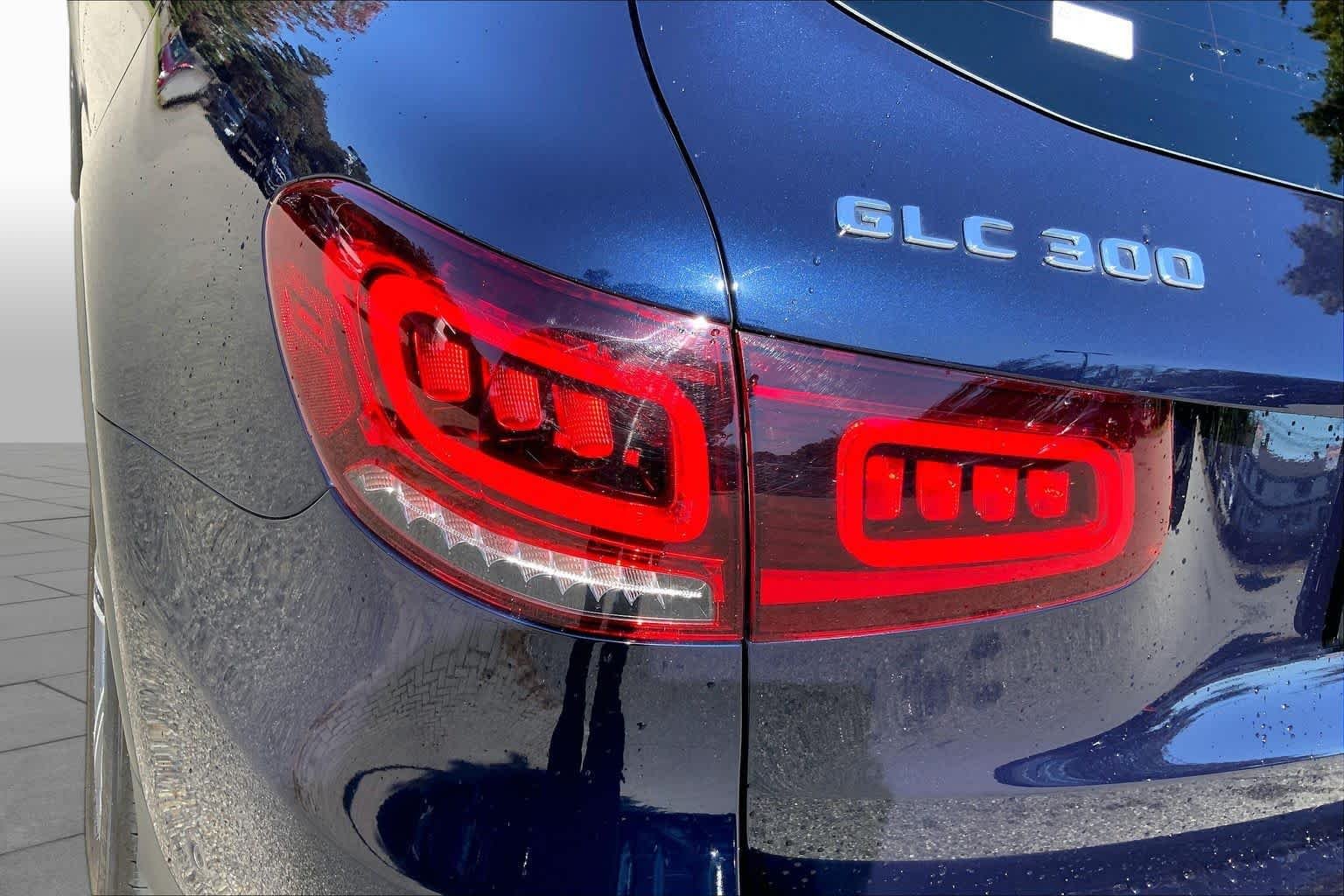 Used 2022 Lunar Blue Metallic Mercedes-Benz GLC 300 image 28