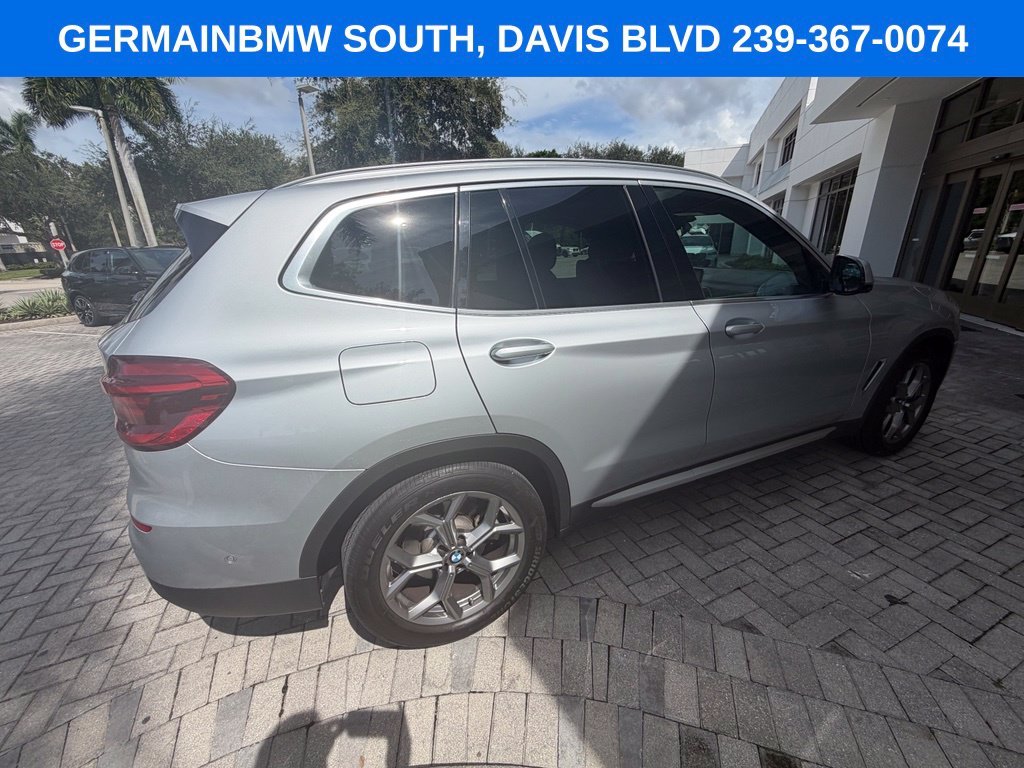 Used 2021 Glacier Silver Metallic BMW sDrive30i image 5